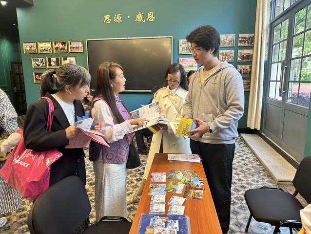 徐汇中学开展招生宣讲咨询活动
