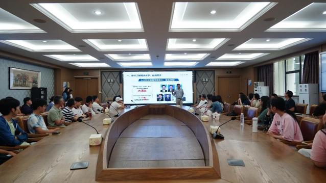 童小华院士前往上海市嘉定一中开展院士